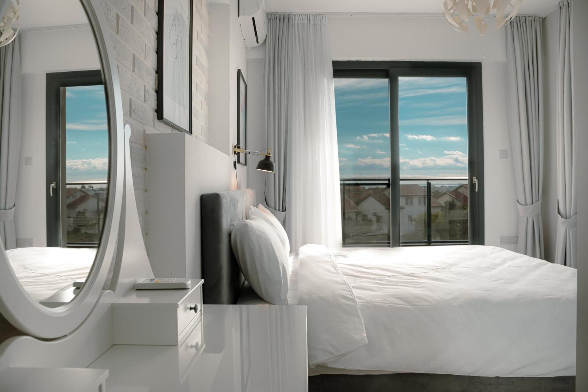 Caesar Blue Seaside Luxury Apartments Gastria Exterior photo