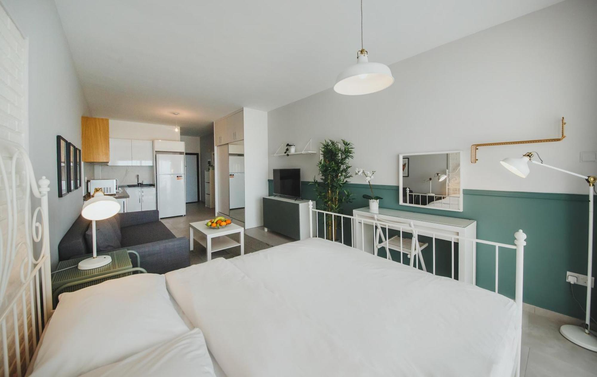 Caesar Blue Seaside Luxury Apartments Gastria Exterior photo